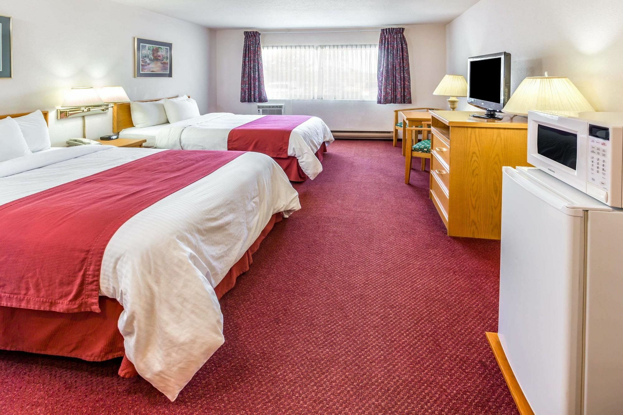 Howard Johnson By Wyndham Fort St. John Exteriér fotografie